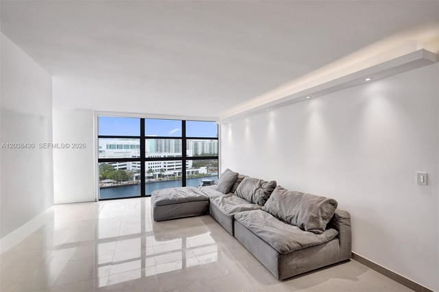 400 Leslie Drive 1022, Towers Of Oceanview East, Hallandale Beach, FL
