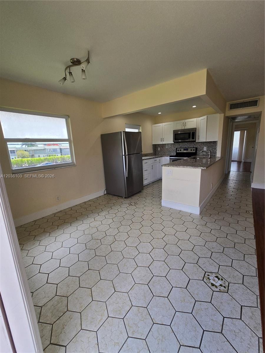 121 Saxony C 121, Delray Beach, FL 33446 photo 5