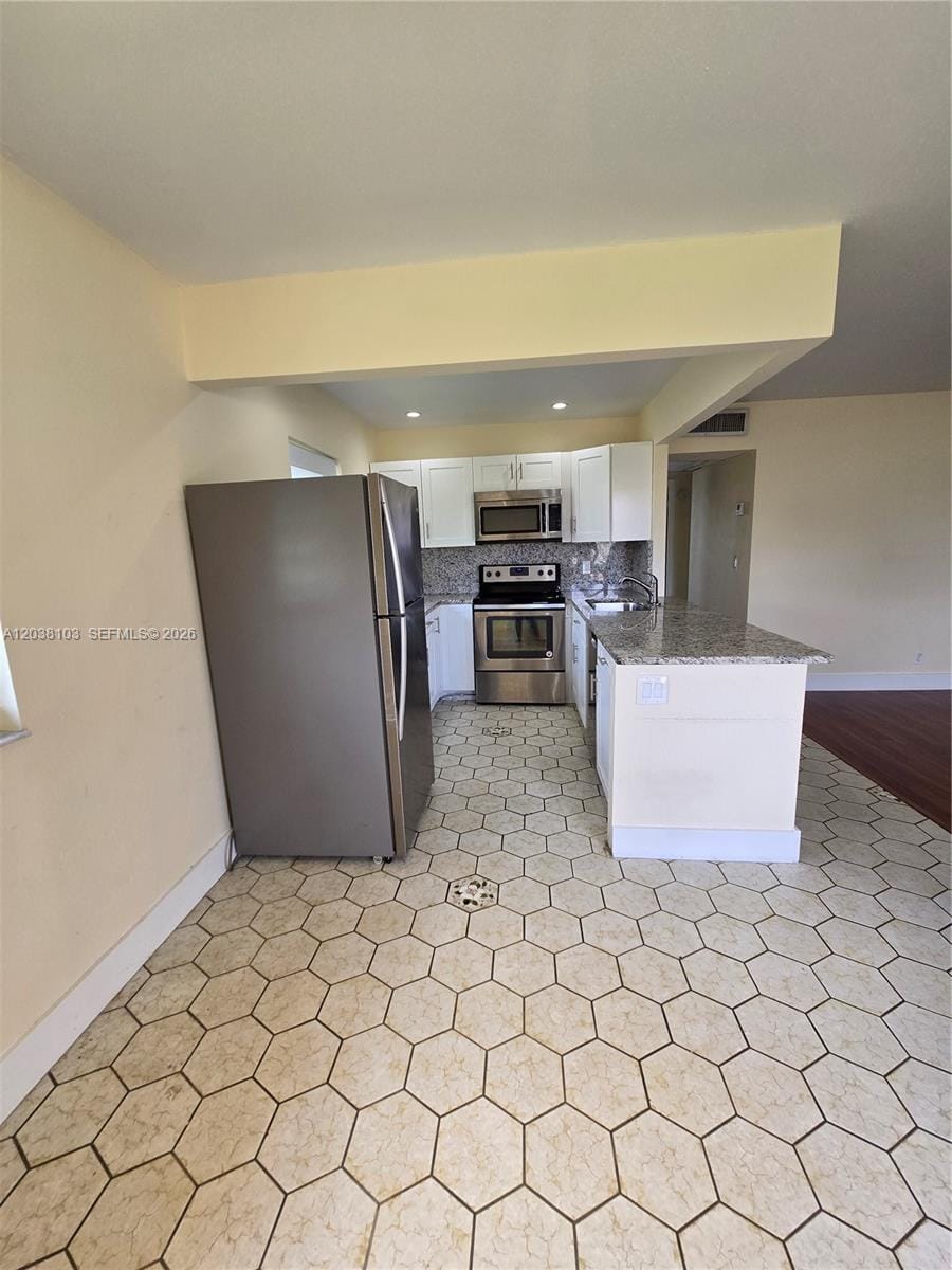 121 Saxony C 121, Delray Beach, FL 33446 photo 6