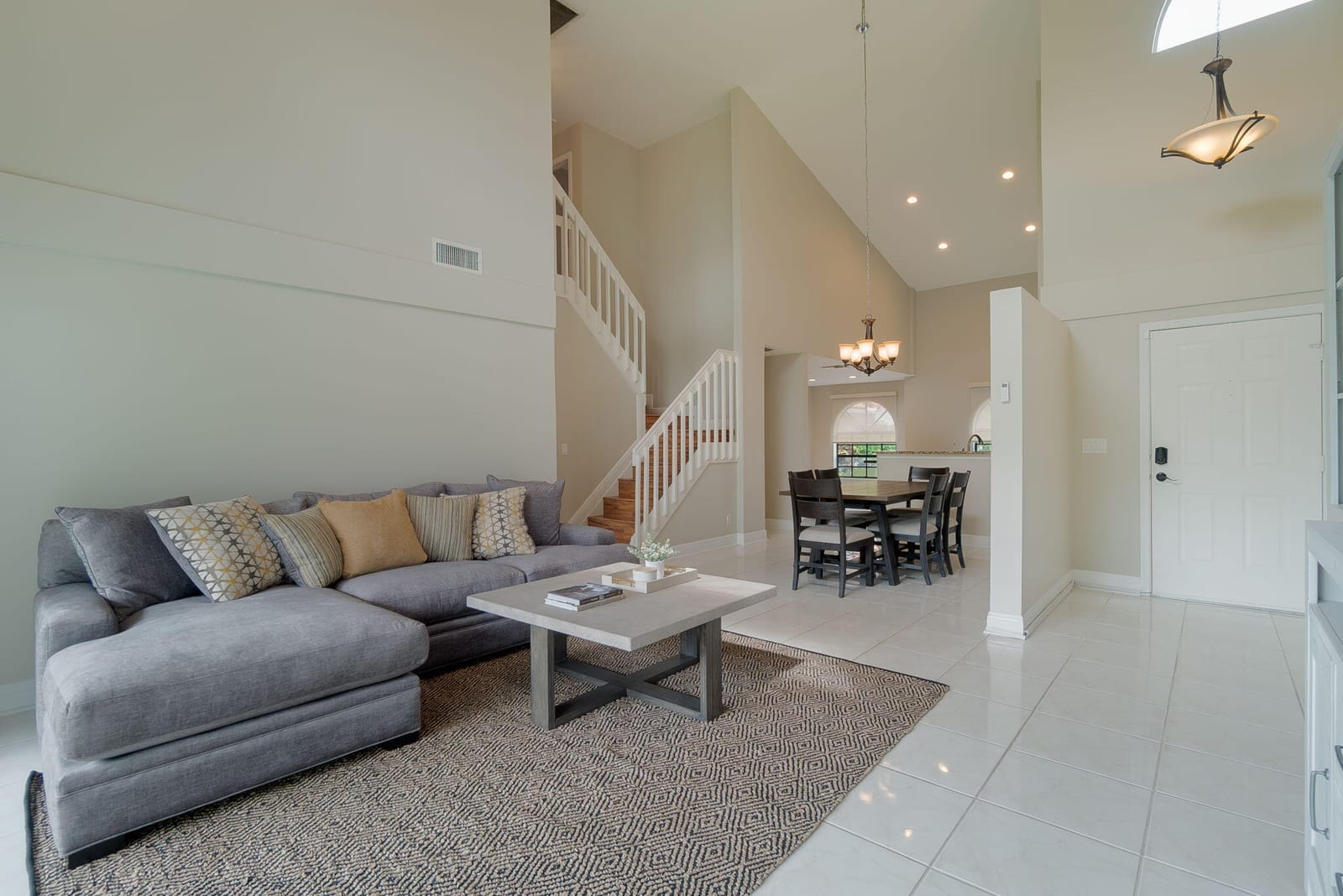 13547 Fountain View Boulevard — photo 3