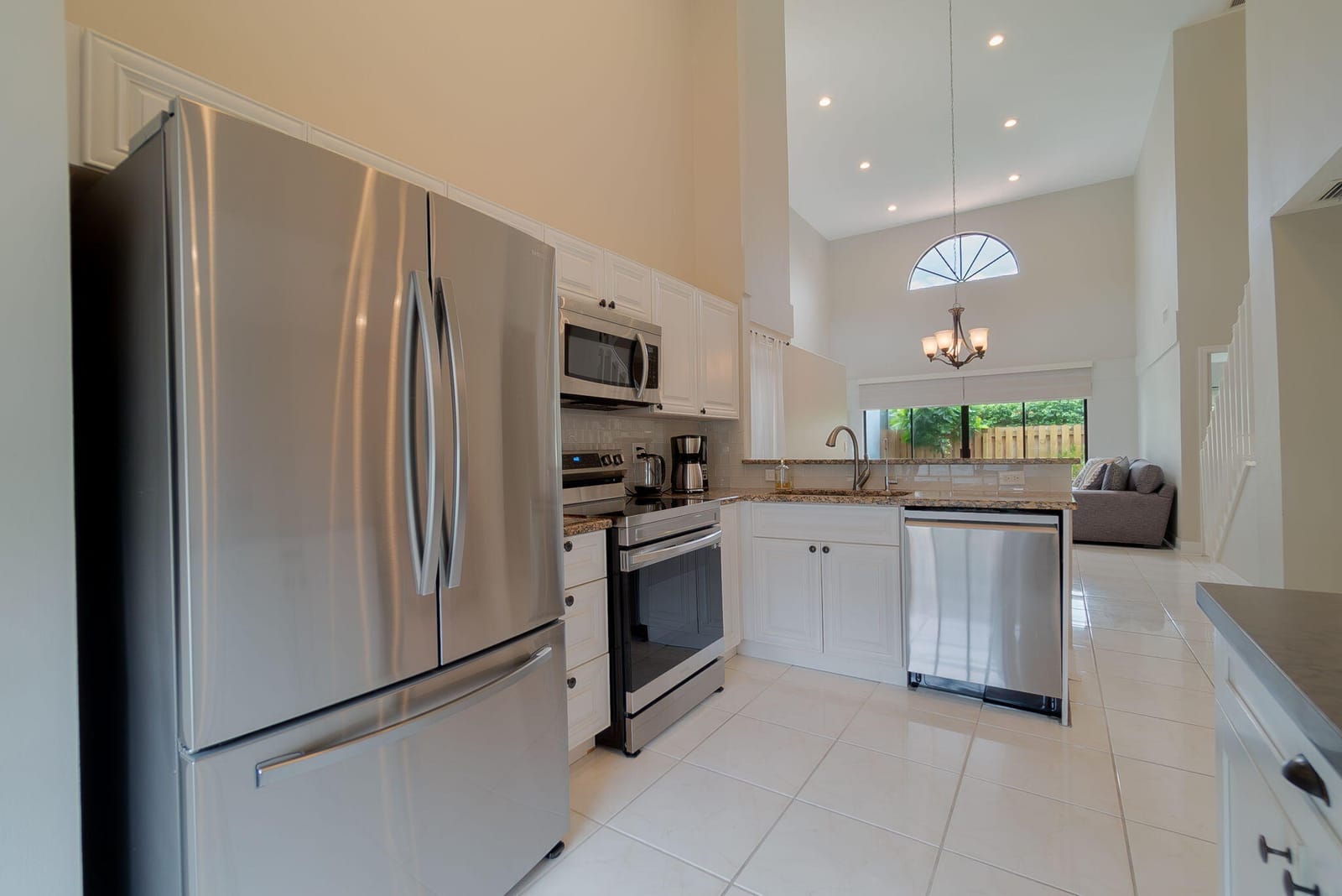 13547 Fountain View Boulevard — photo 9