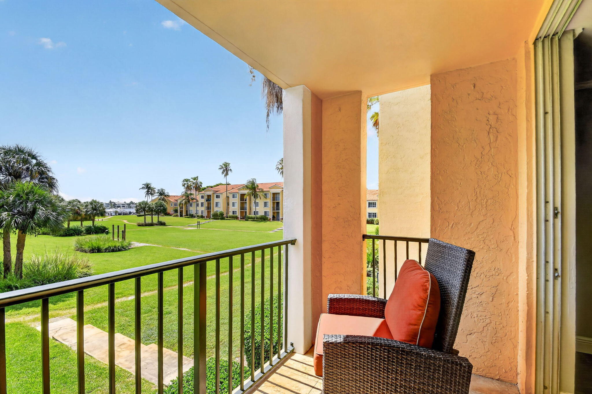 135 Yacht Club Way 204, Hypoluxo, FL 33462, Hypoluxo