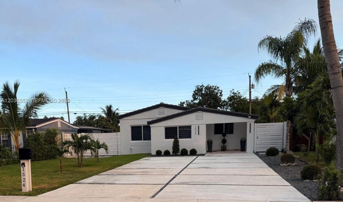 Pending home at 1524 NE 182nd Street, North Miami Beach, FL 33162