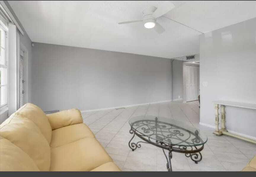 2053 Cornwall C — photo 3