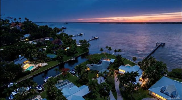 1910 NW Cove Circle, Stuart, FL 34994