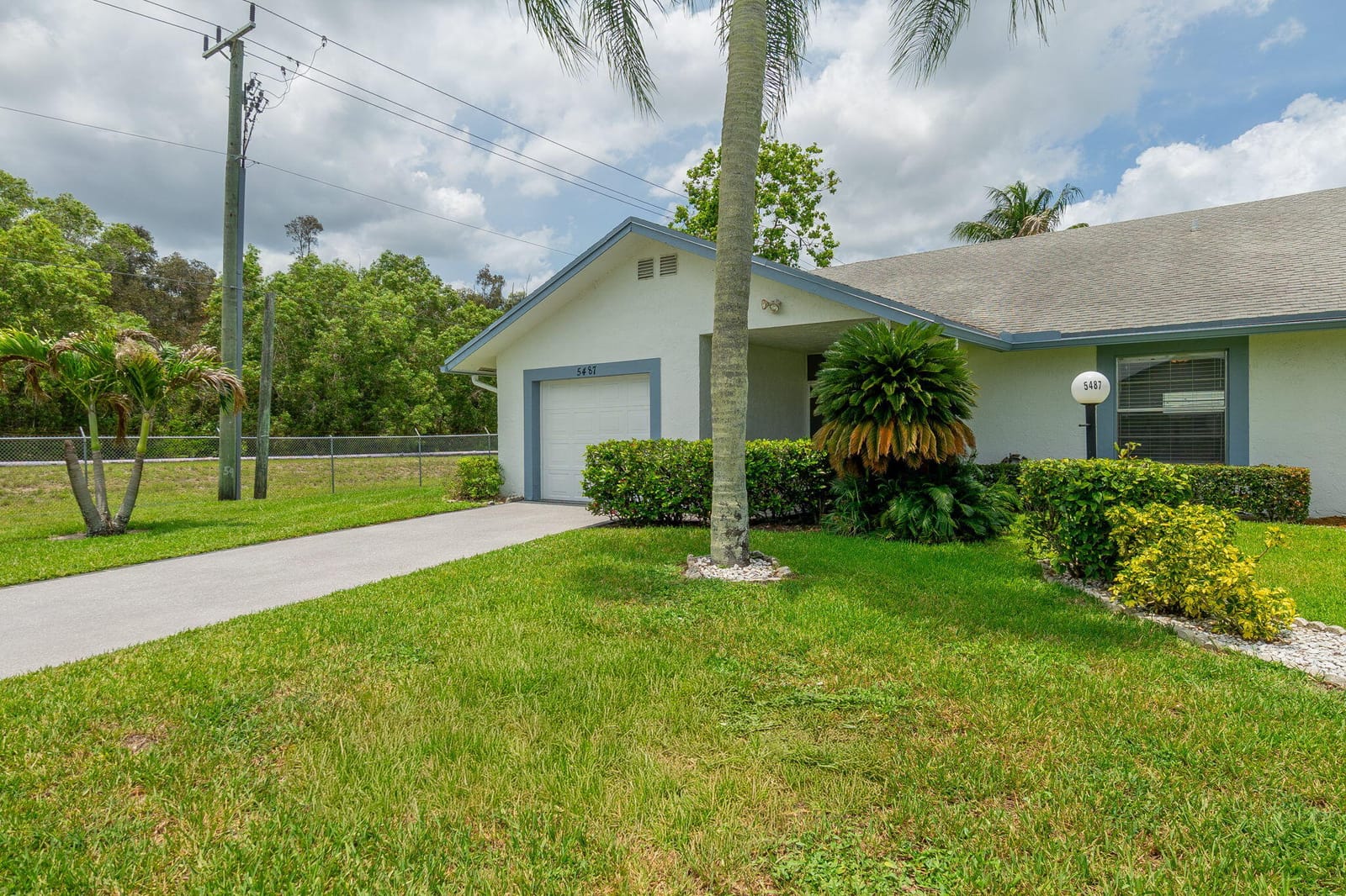5487 Crystal Anne Drive — photo 2