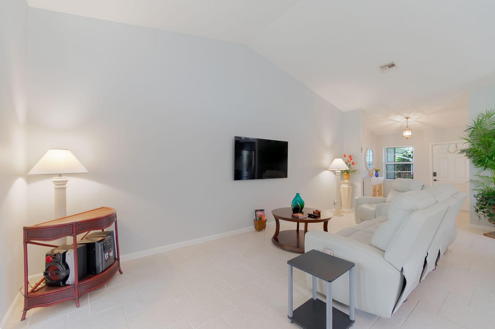 5487 Crystal Anne Drive — photo 11