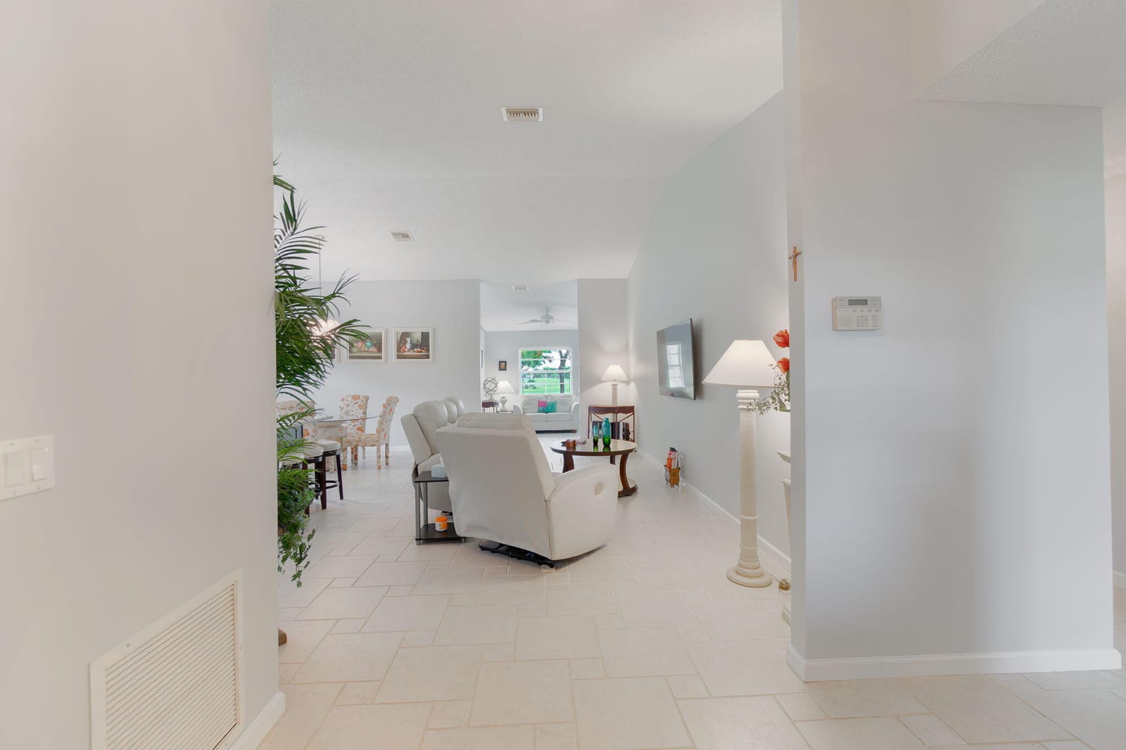 5487 Crystal Anne Drive — photo 5