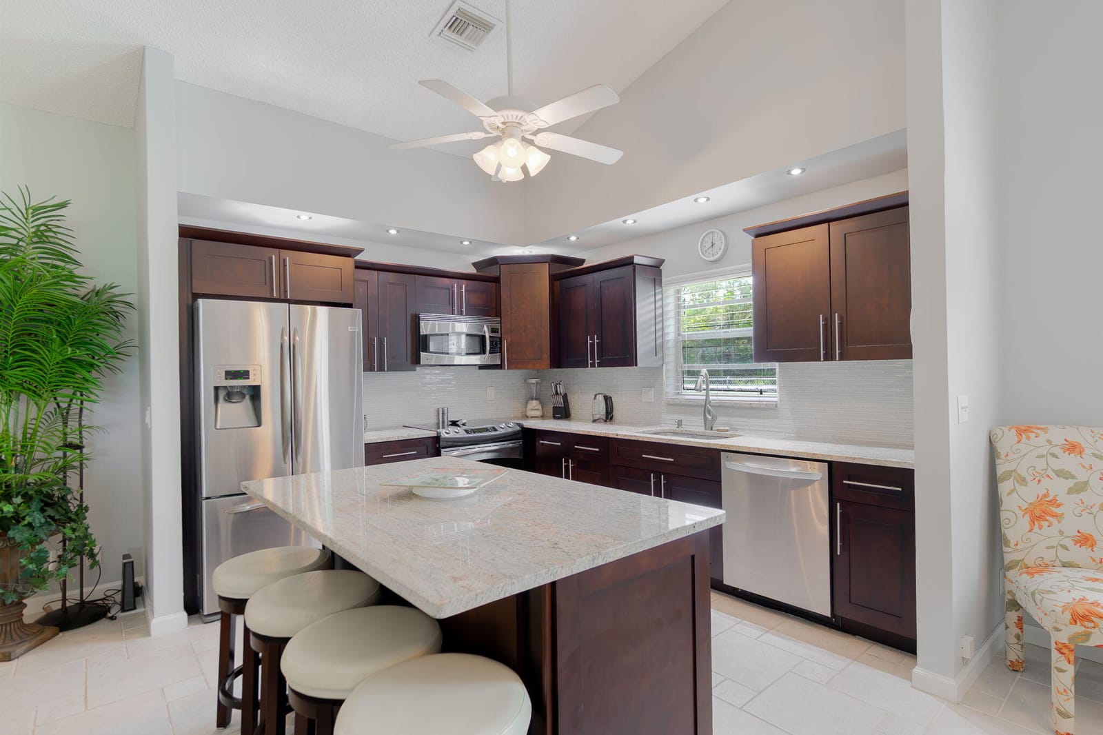 5487 Crystal Anne Drive — photo 7