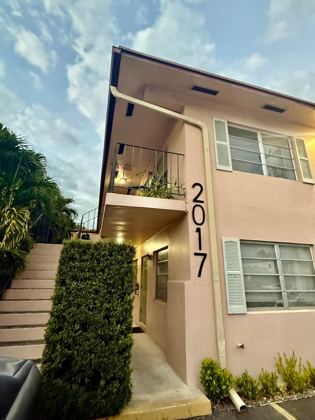 2017 NE 18th Street 1, Fort Lauderdale, FL 33305