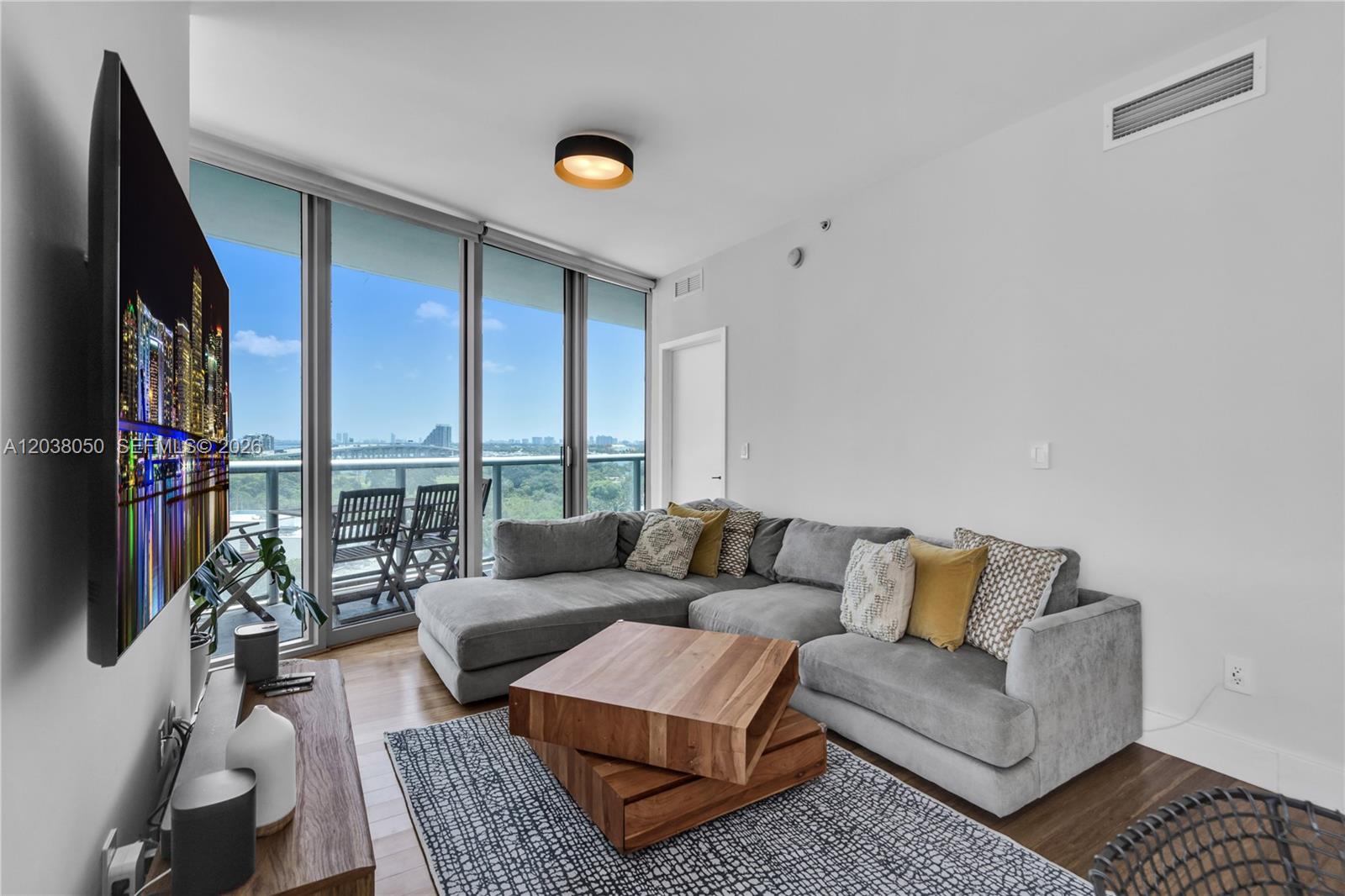 888 Biscayne Boulevard 812, Miami, FL 33132, Miami