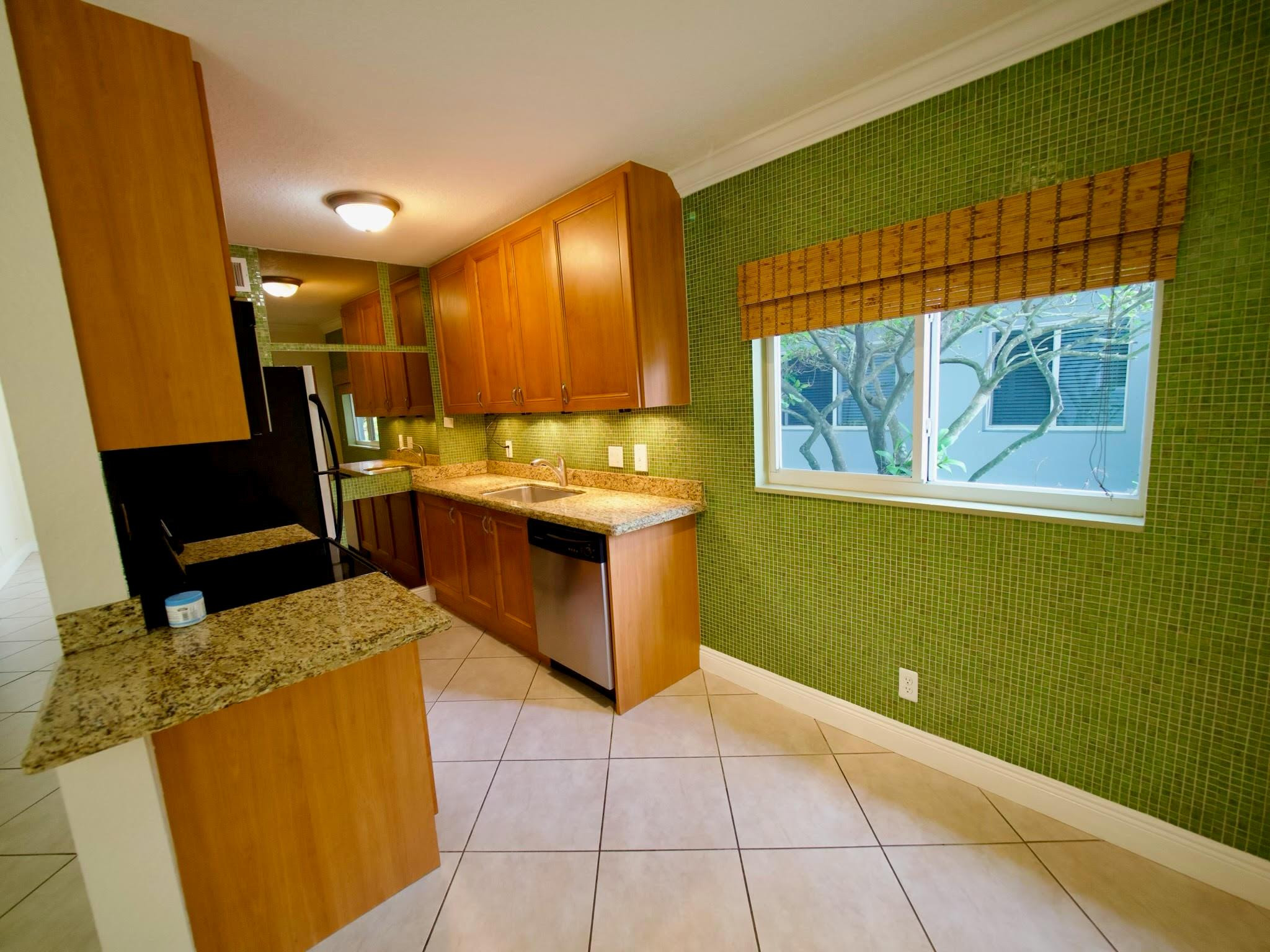 1460 NE 18th Street 104 — photo 3