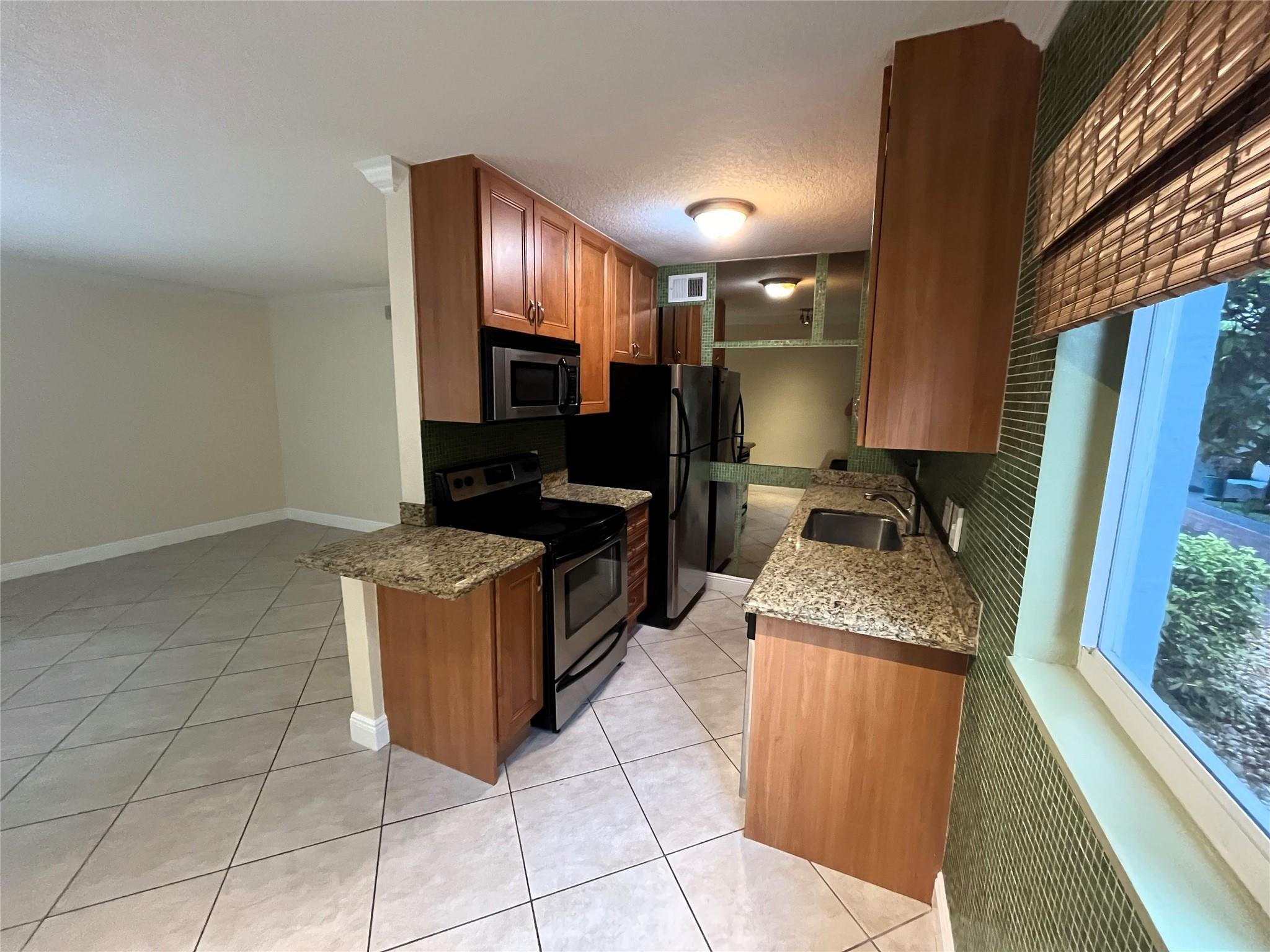 1460 NE 18th Street 104 — photo 7