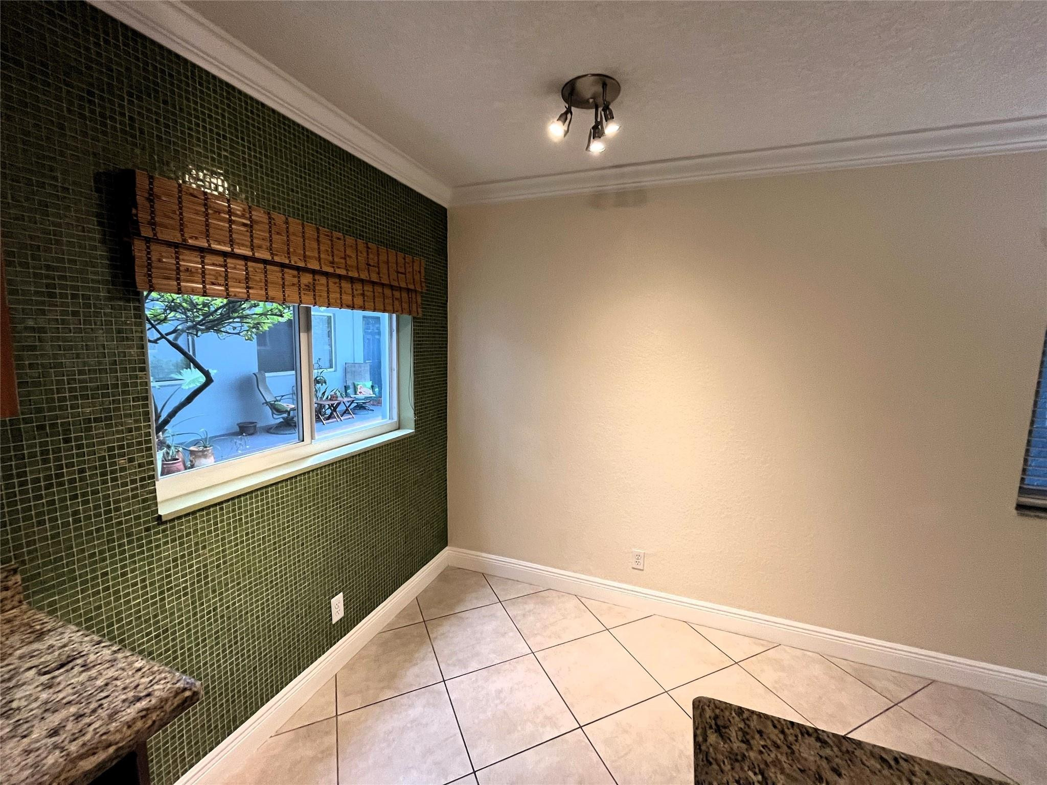 1460 NE 18th Street 104 — photo 9