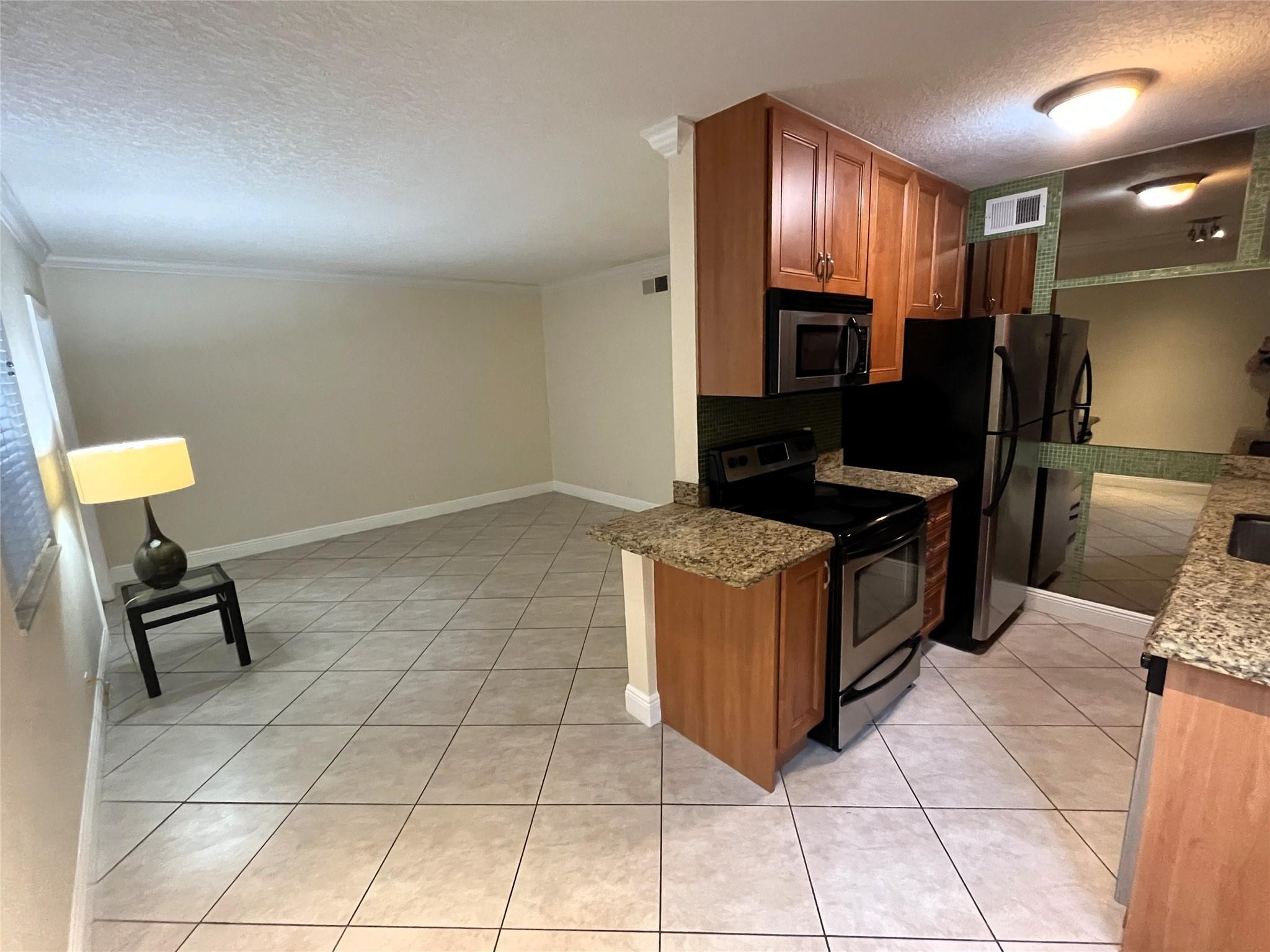1460 NE 18th Street 104 — photo 10