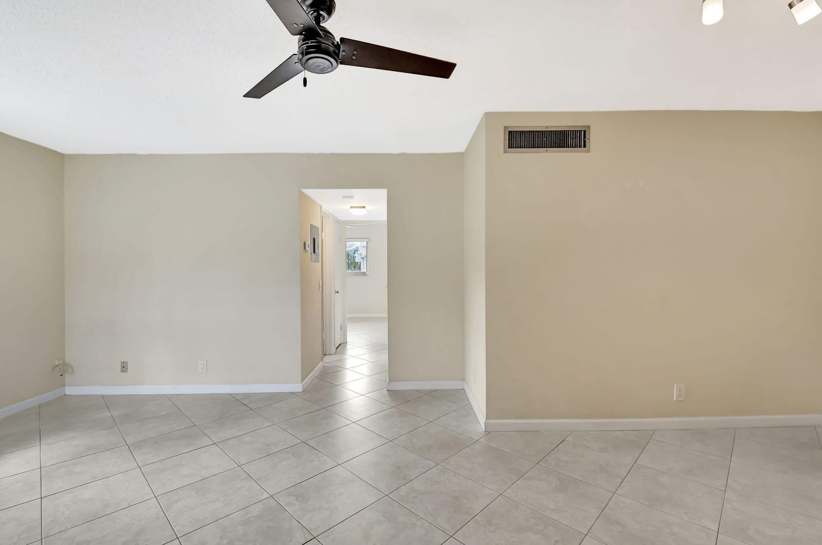 638 Snug Harbor Drive E11 — photo 11
