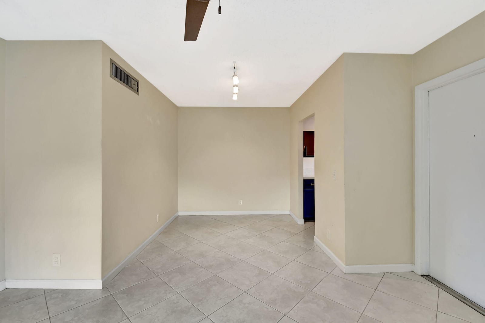 638 Snug Harbor Drive E11 — photo 12