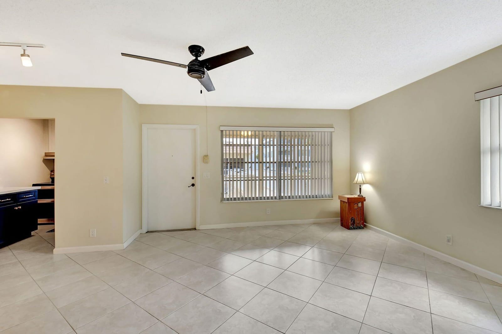 638 Snug Harbor Drive E11 — photo 7
