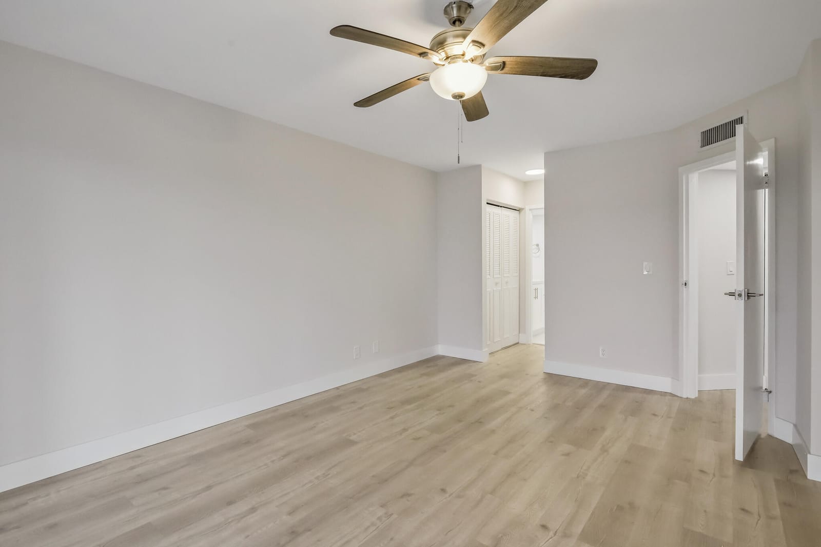 3590 Via Poinciana 501, Lake Worth, FL 33467 photo 8