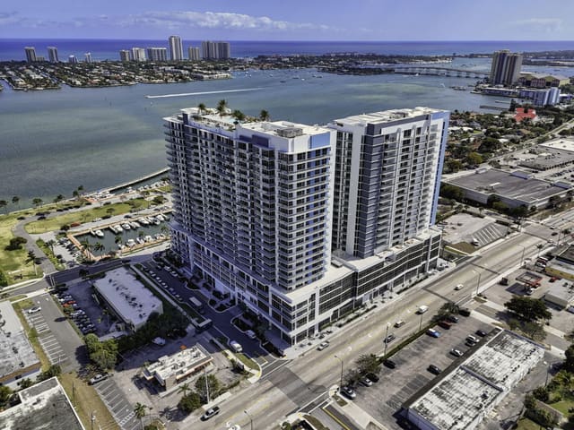 220 Lake Shore Drive 617, Lake Park, FL 33403