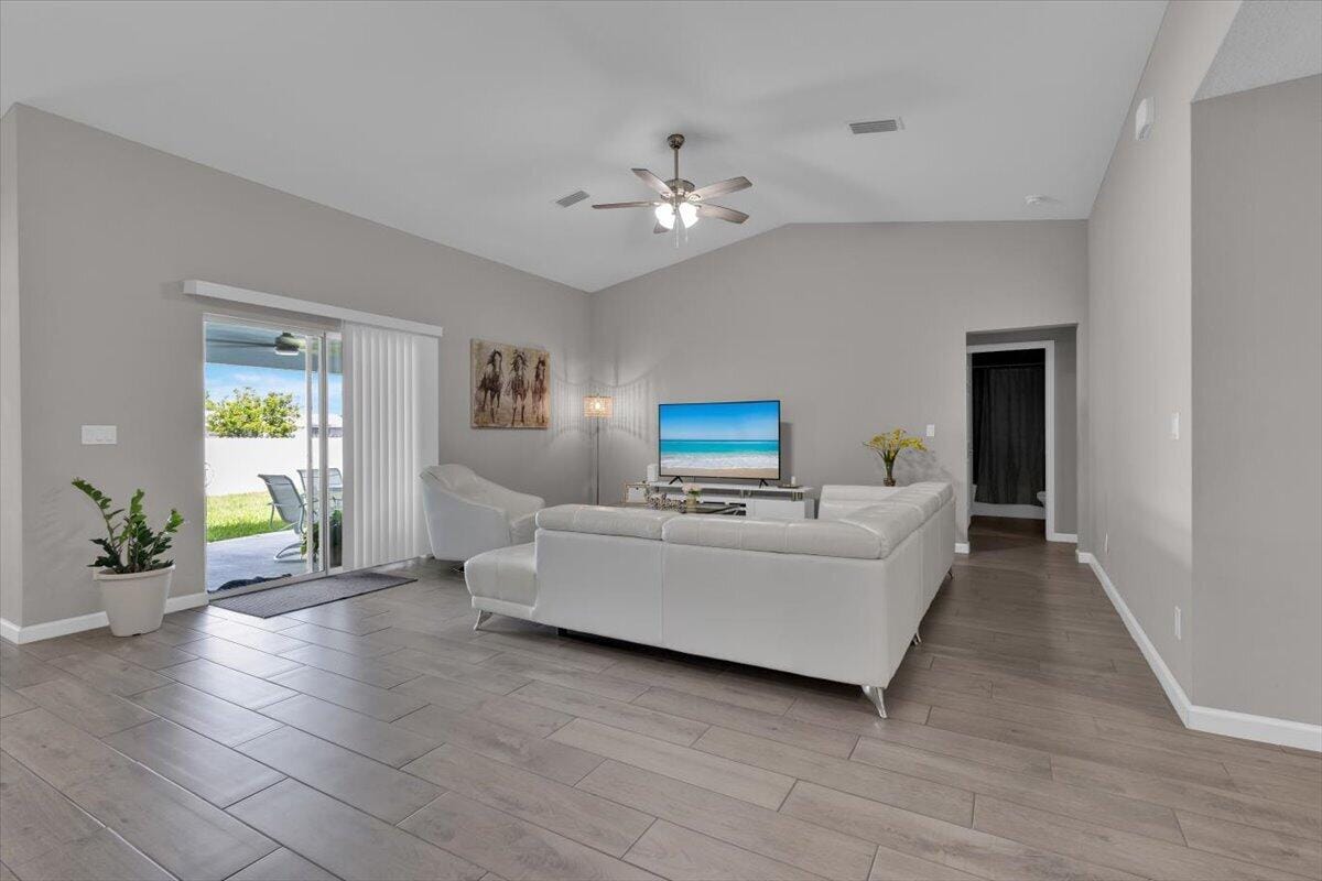 449 SE Whitmore Drive, Port St. Lucie, FL 34984 photo 9