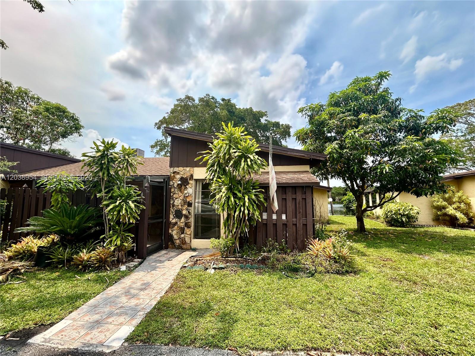 416 Briarwood Circle 224, Hollywood, FL 33024, Hollywood