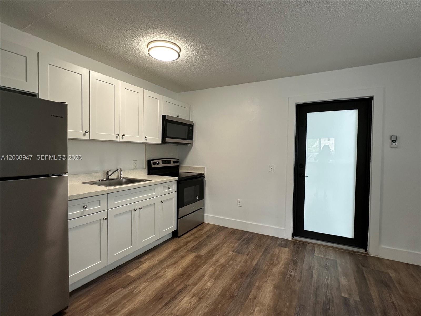 529 SW 4th Street 104 — photo 2