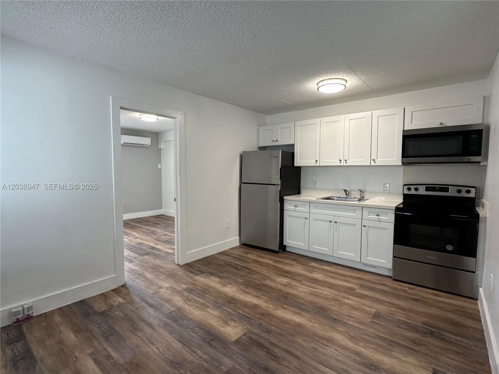 529 SW 4th Street 104 — photo 4