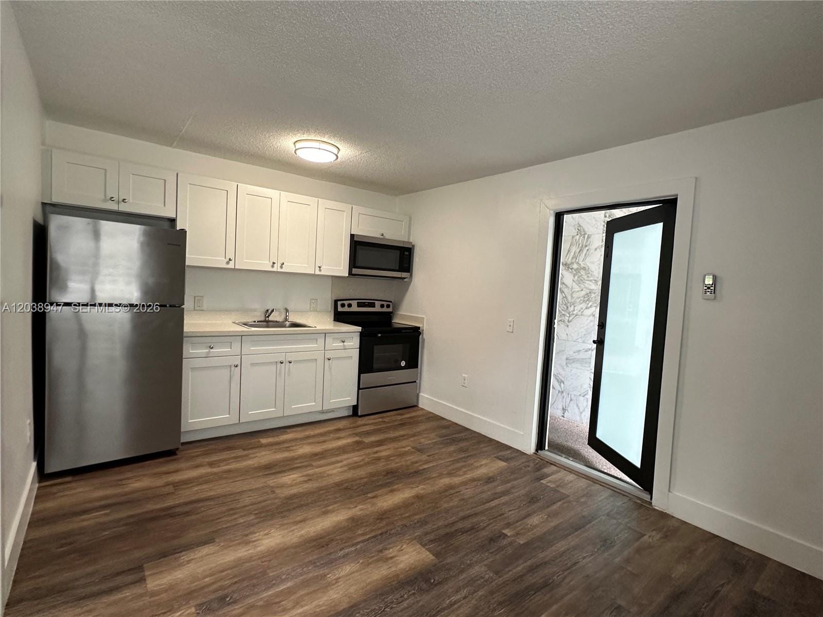 529 SW 4th Street 104 — photo 7