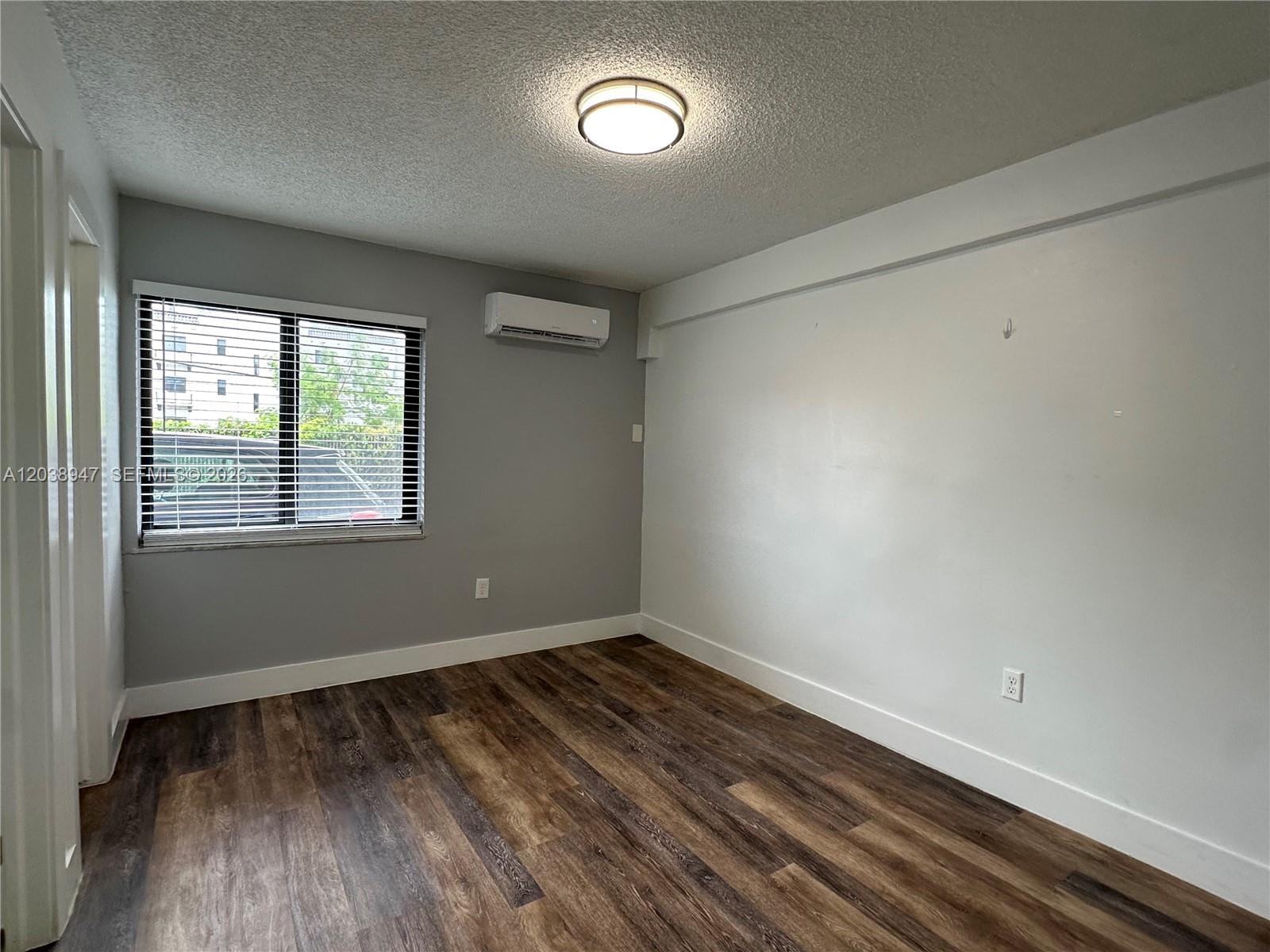529 SW 4th Street 104 — photo 8