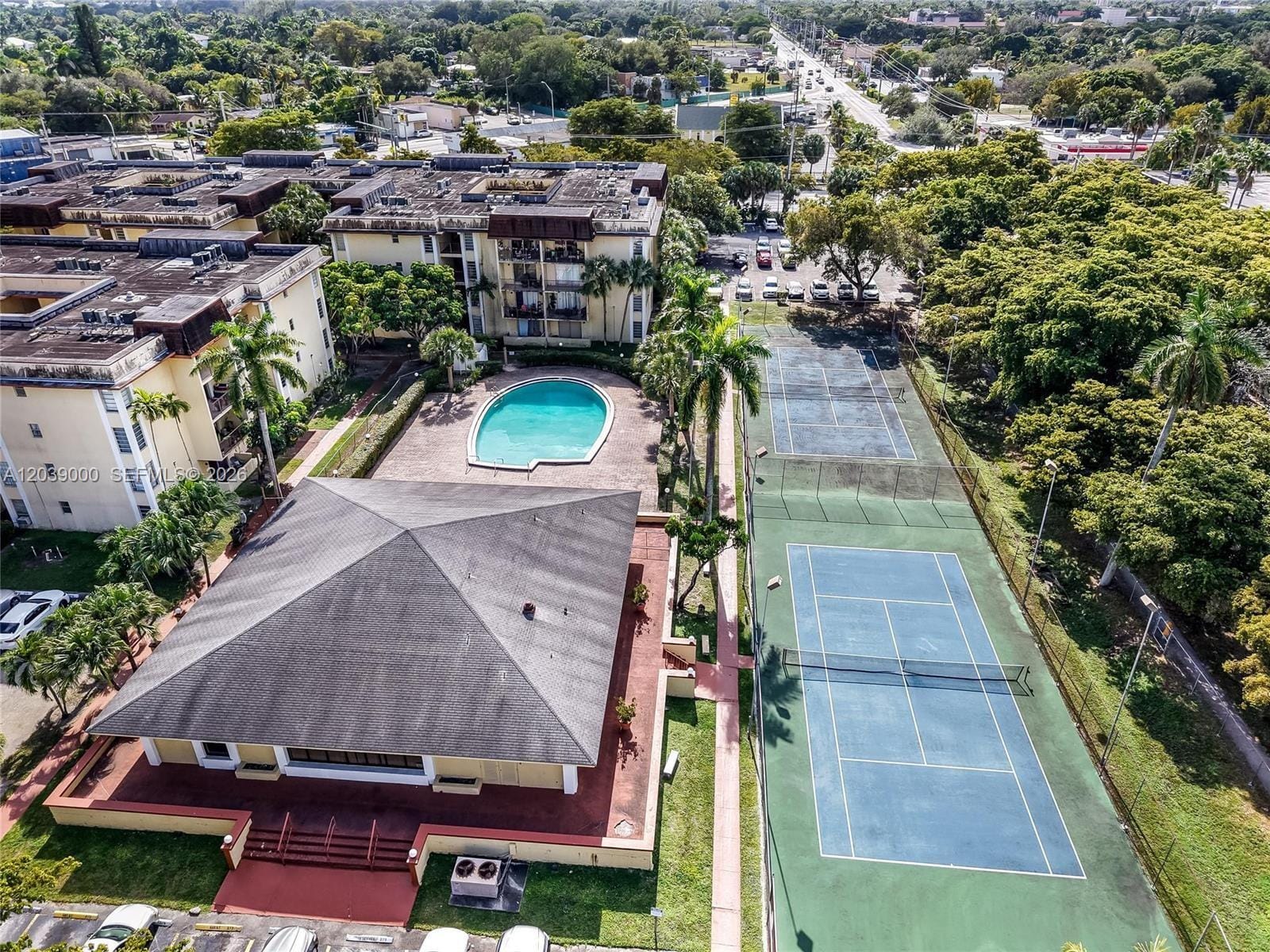 11905 NE 2nd Avenue C411, North Miami, FL 33161 photo 2