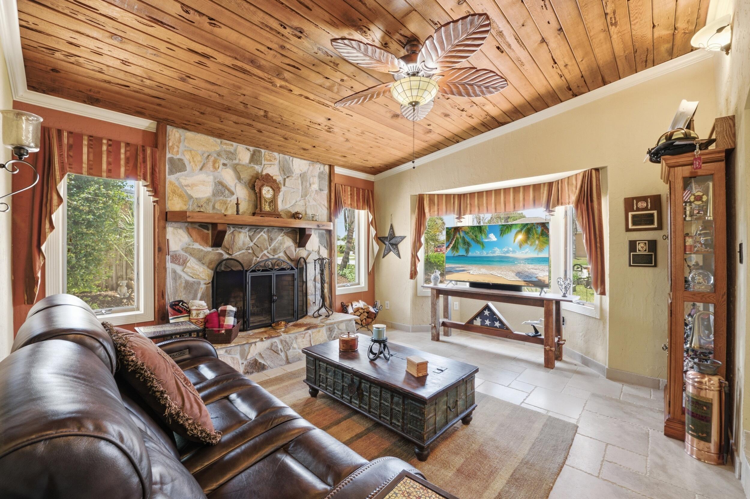 1055 S Brevard Avenue, Cocoa Beach, FL 32931 photo 7