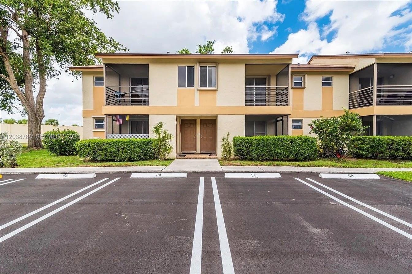 508 Gardens Drive 202 — photo 1
