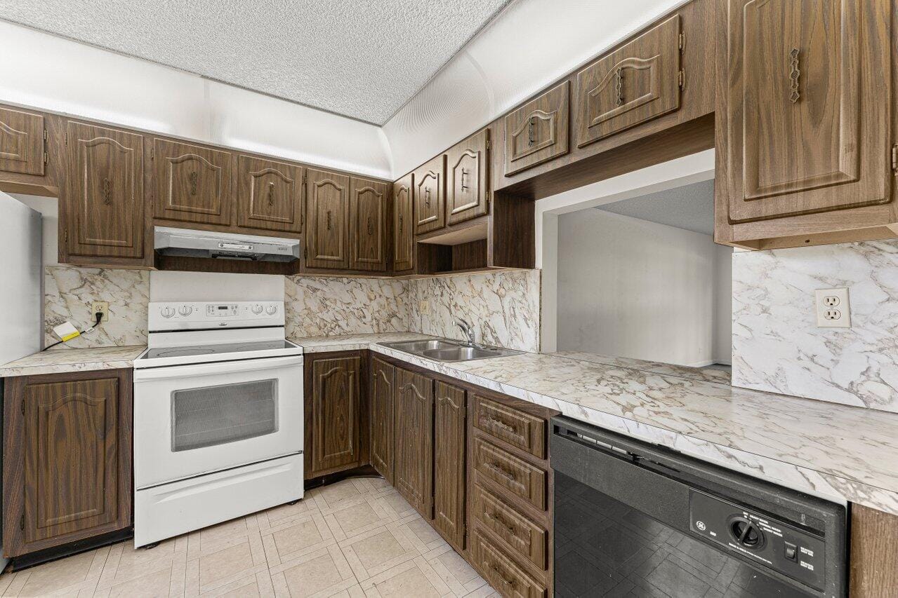 713 Nantucket Circle B, Lake Worth, FL 33467 photo 4