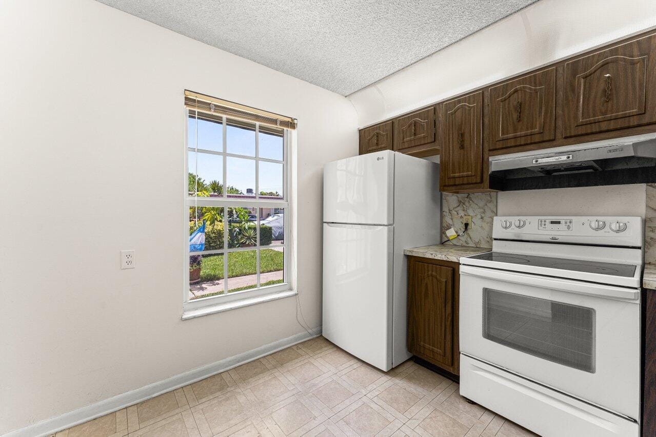 713 Nantucket Circle B, Lake Worth, FL 33467 photo 5