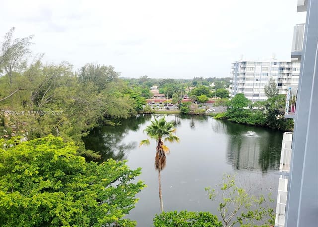 1300 NE Miami Gardens Drive 720E, Miami, FL 33179