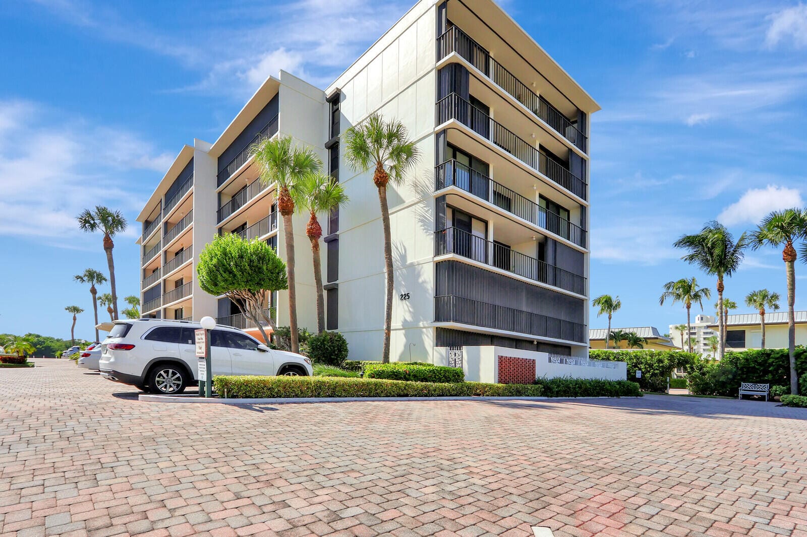 225 Beach Road 204, Tequesta, FL 33469 photo 2