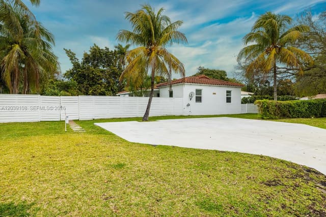 1029 NE 113 Street South, Biscayne Park, FL 33161