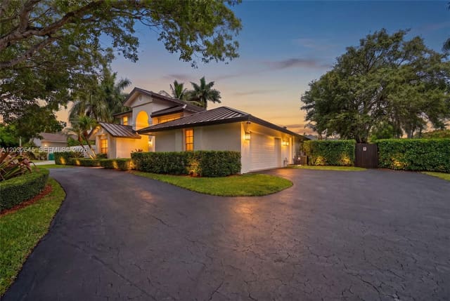 8224 SW 178th Terrace, Palmetto Bay, FL 33157