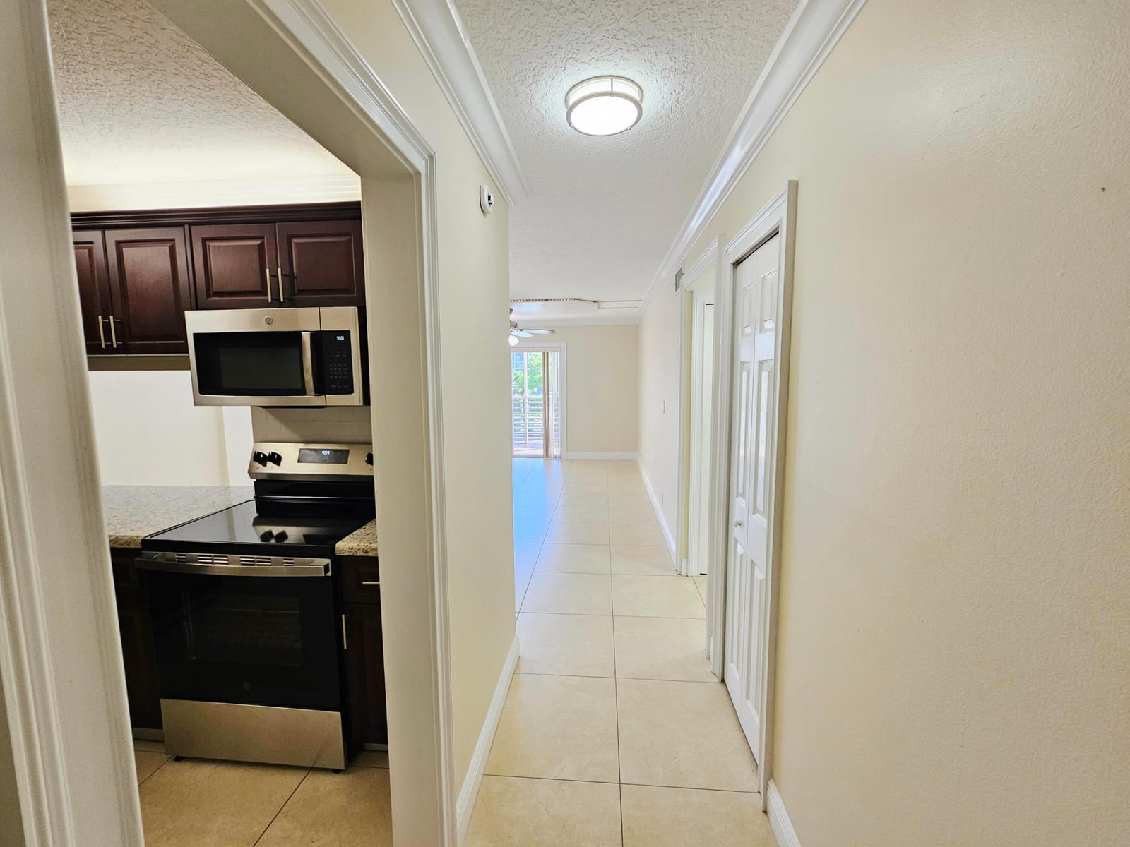 2562 Garden Drive N 202 — photo 4