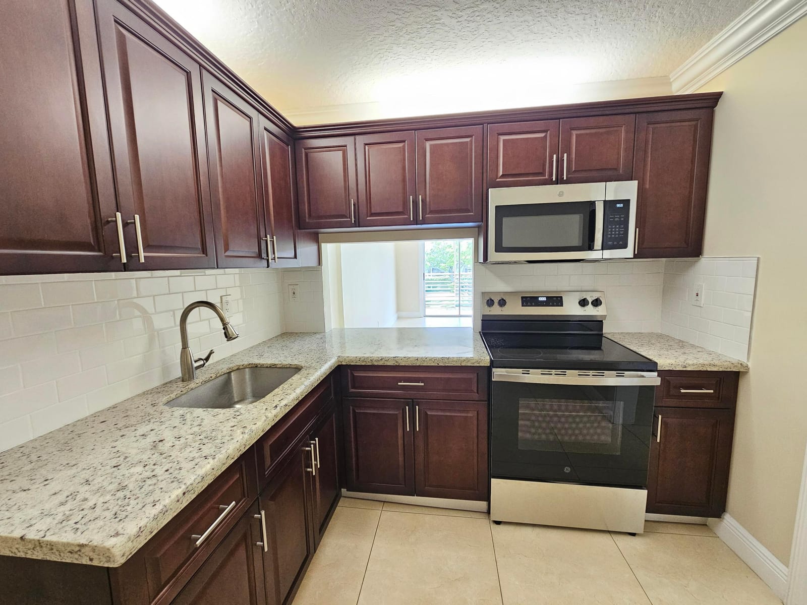2562 Garden Drive N 202 — photo 6