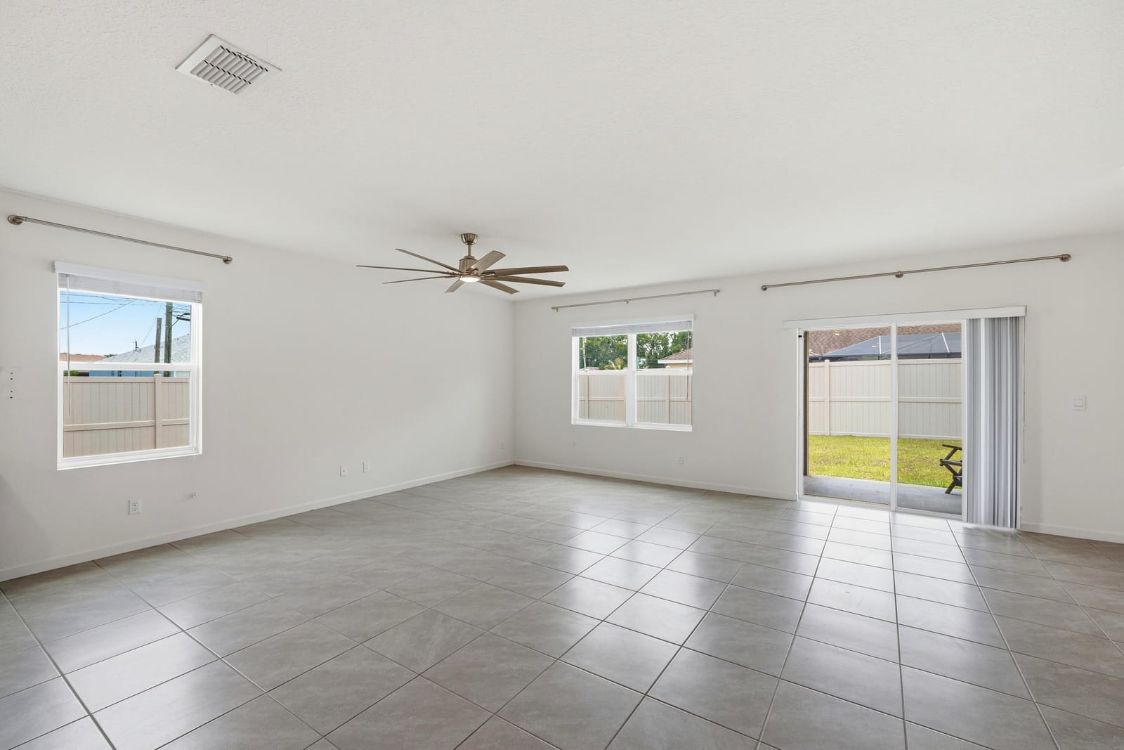 1572 SW Paar Drive — photo 11