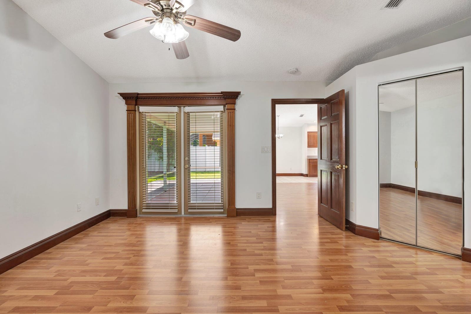 6149 Foster Street — photo 11