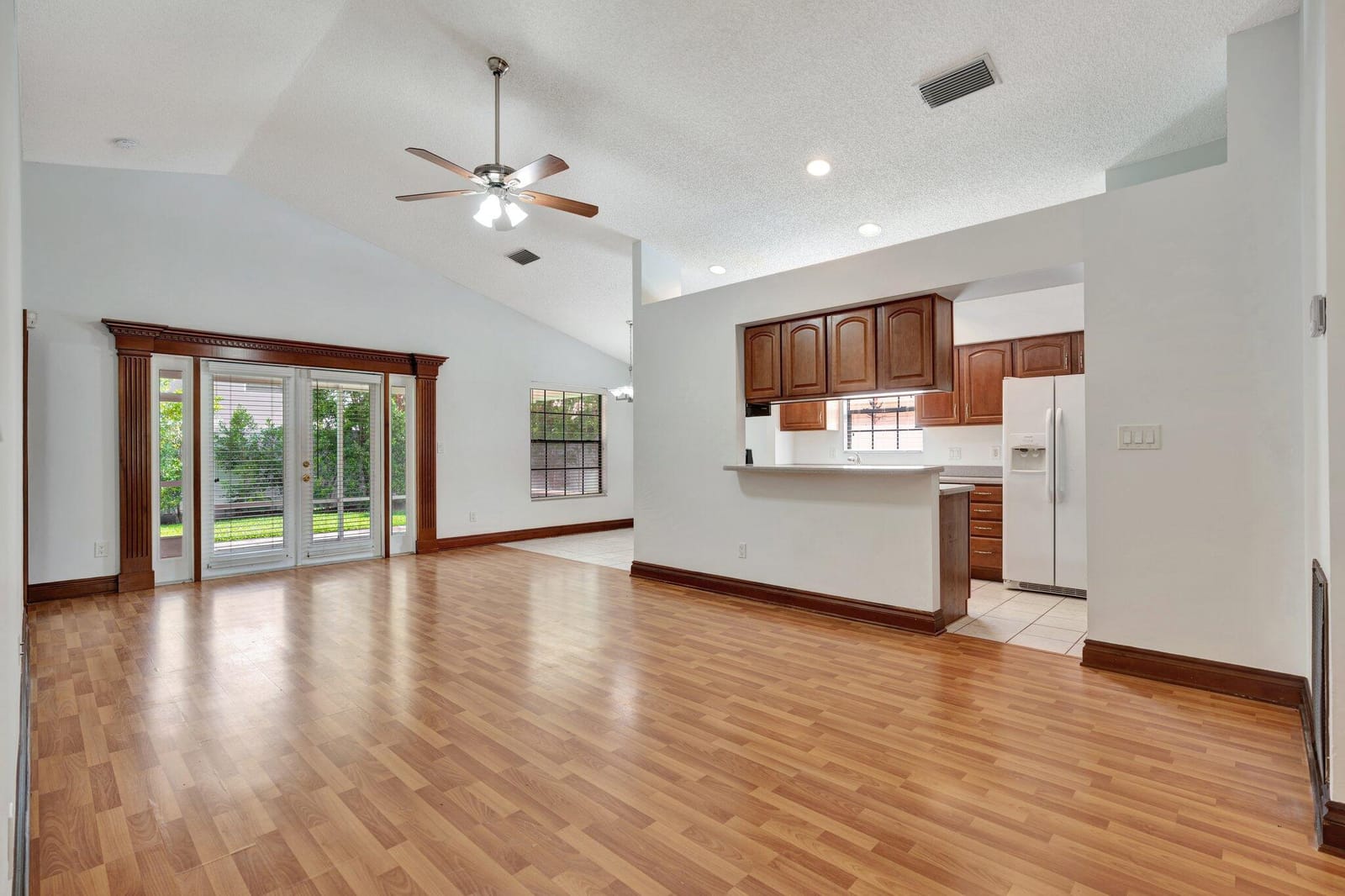 6149 Foster Street — photo 3