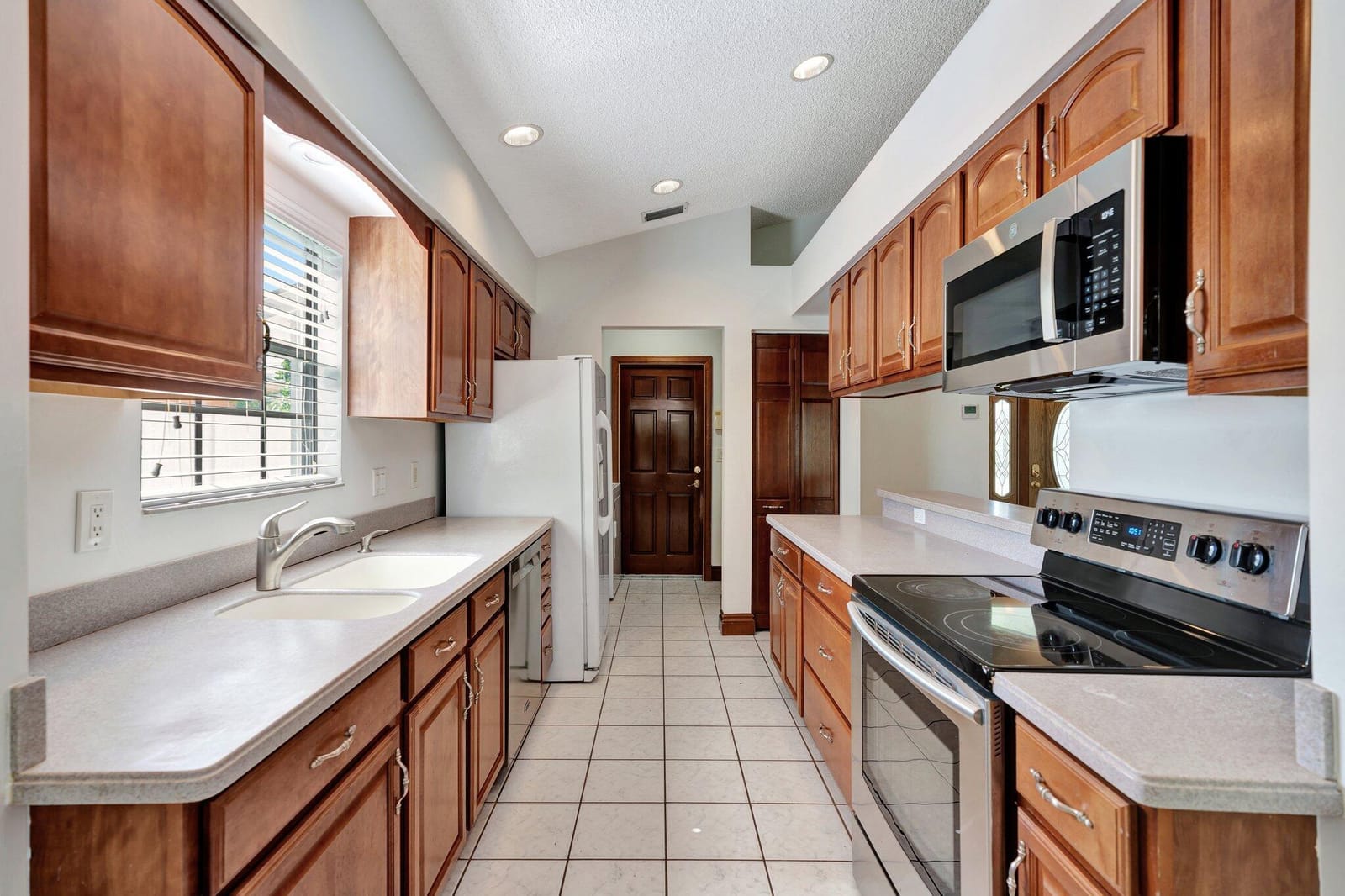 6149 Foster Street — photo 7