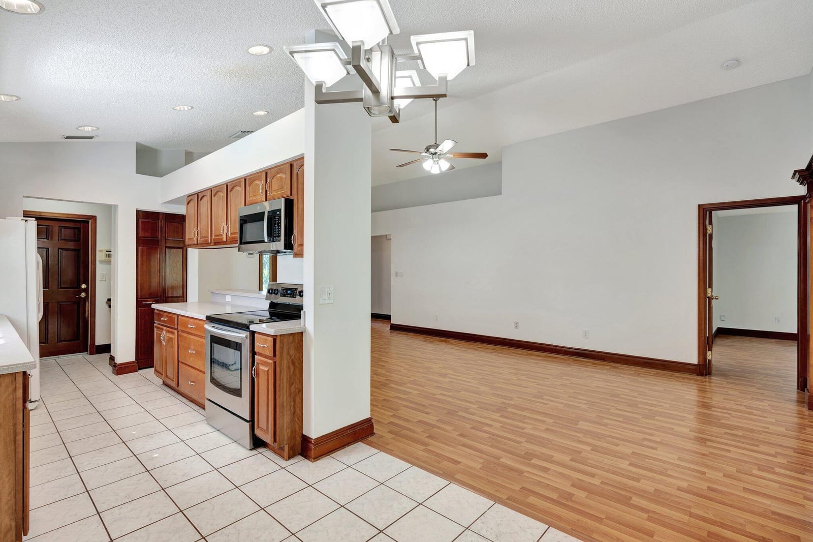 6149 Foster Street — photo 8