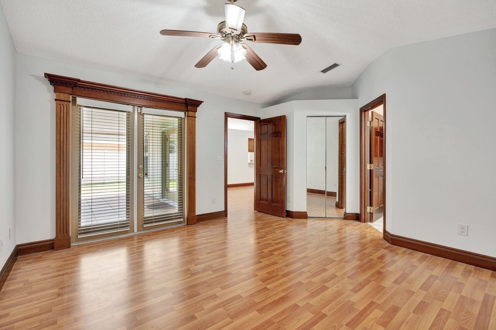 6149 Foster Street — photo 9