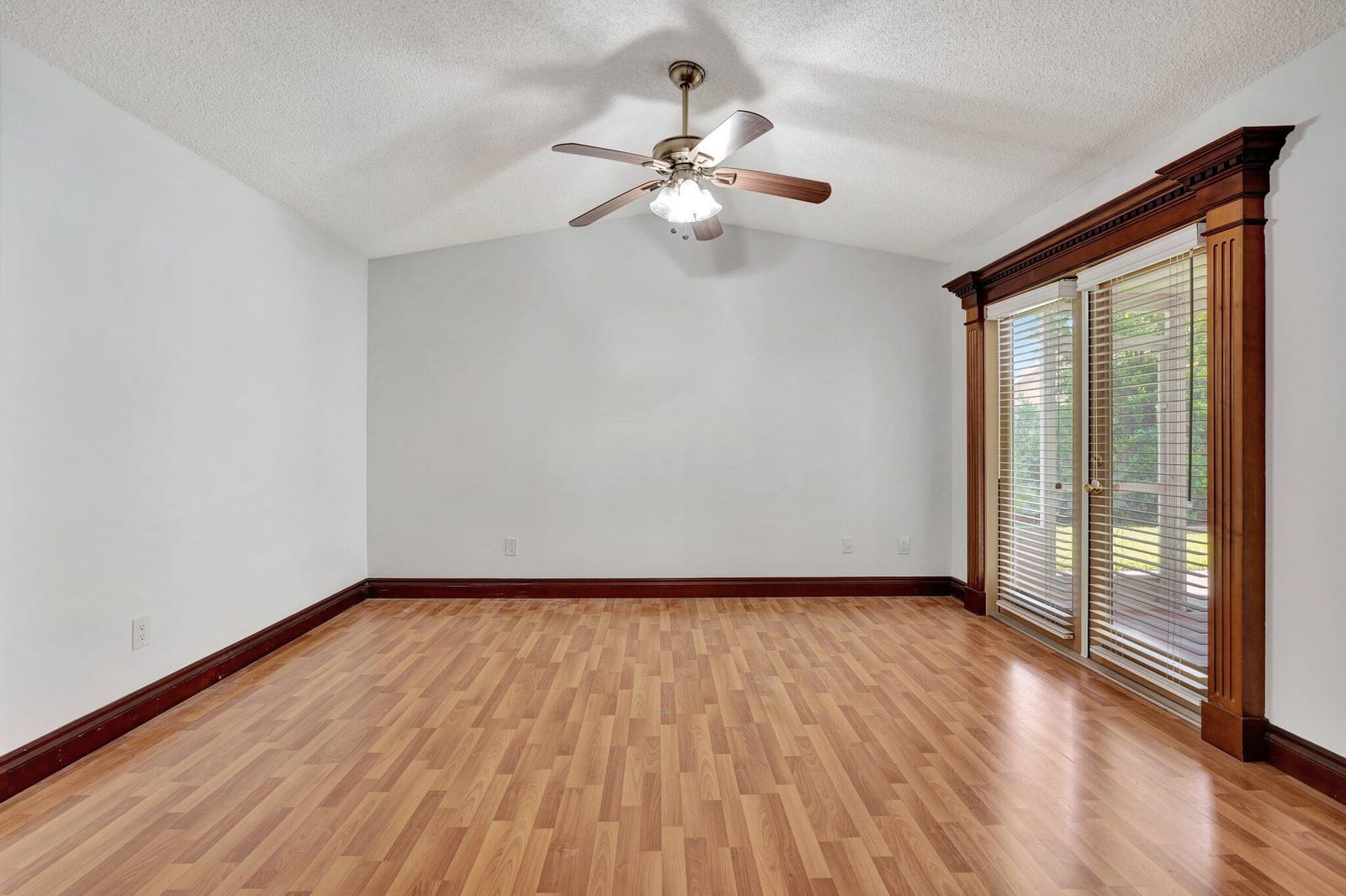 6149 Foster Street — photo 10