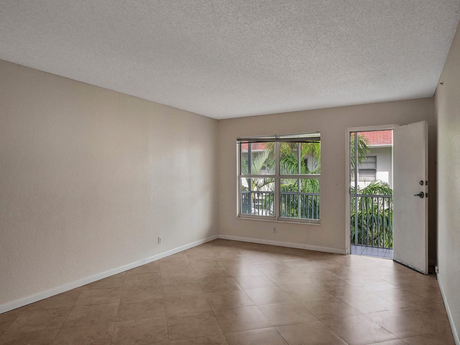 4025 N Federal Highway B311 — photo 3