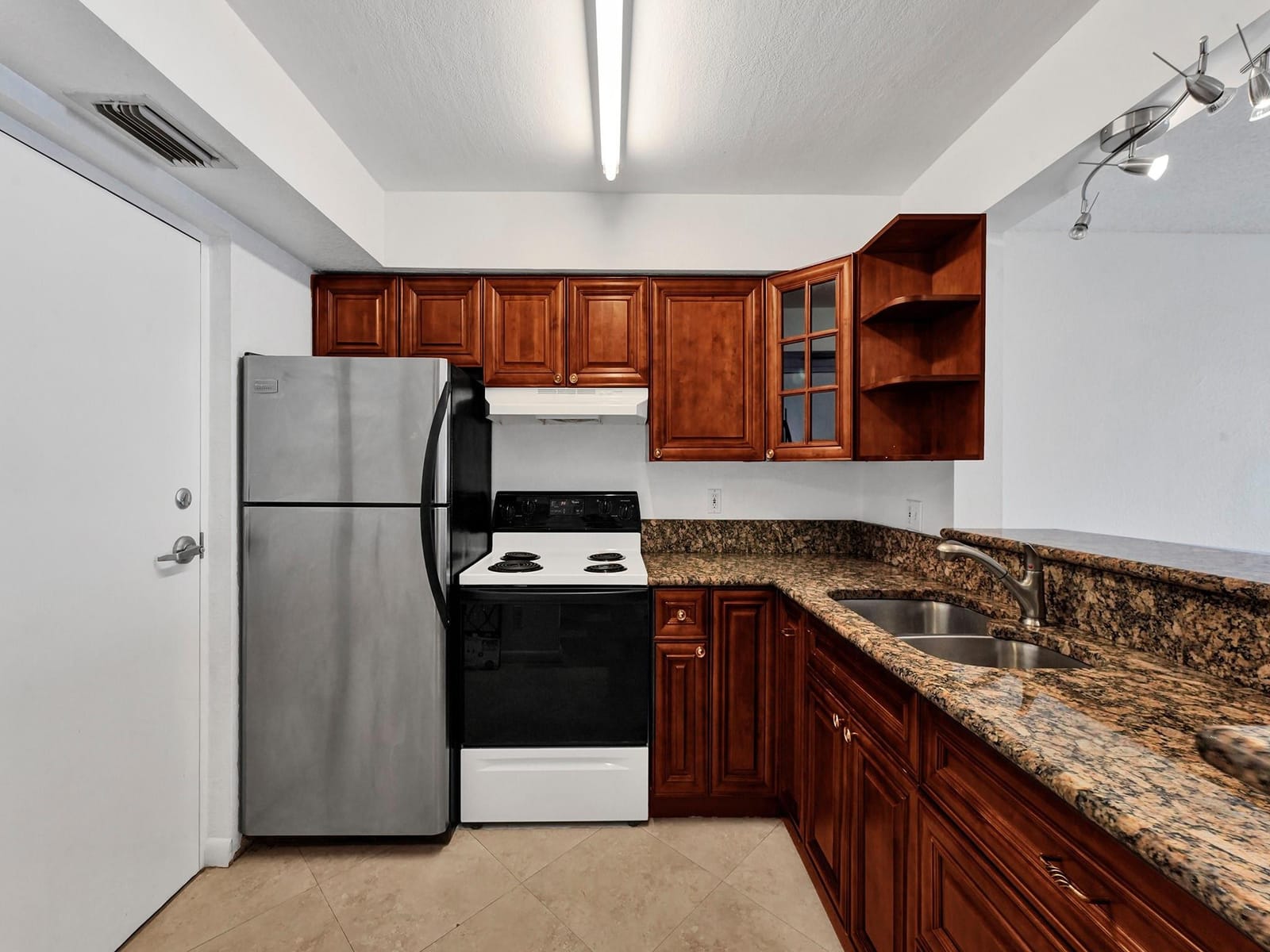 4025 N Federal Highway B311 — photo 6